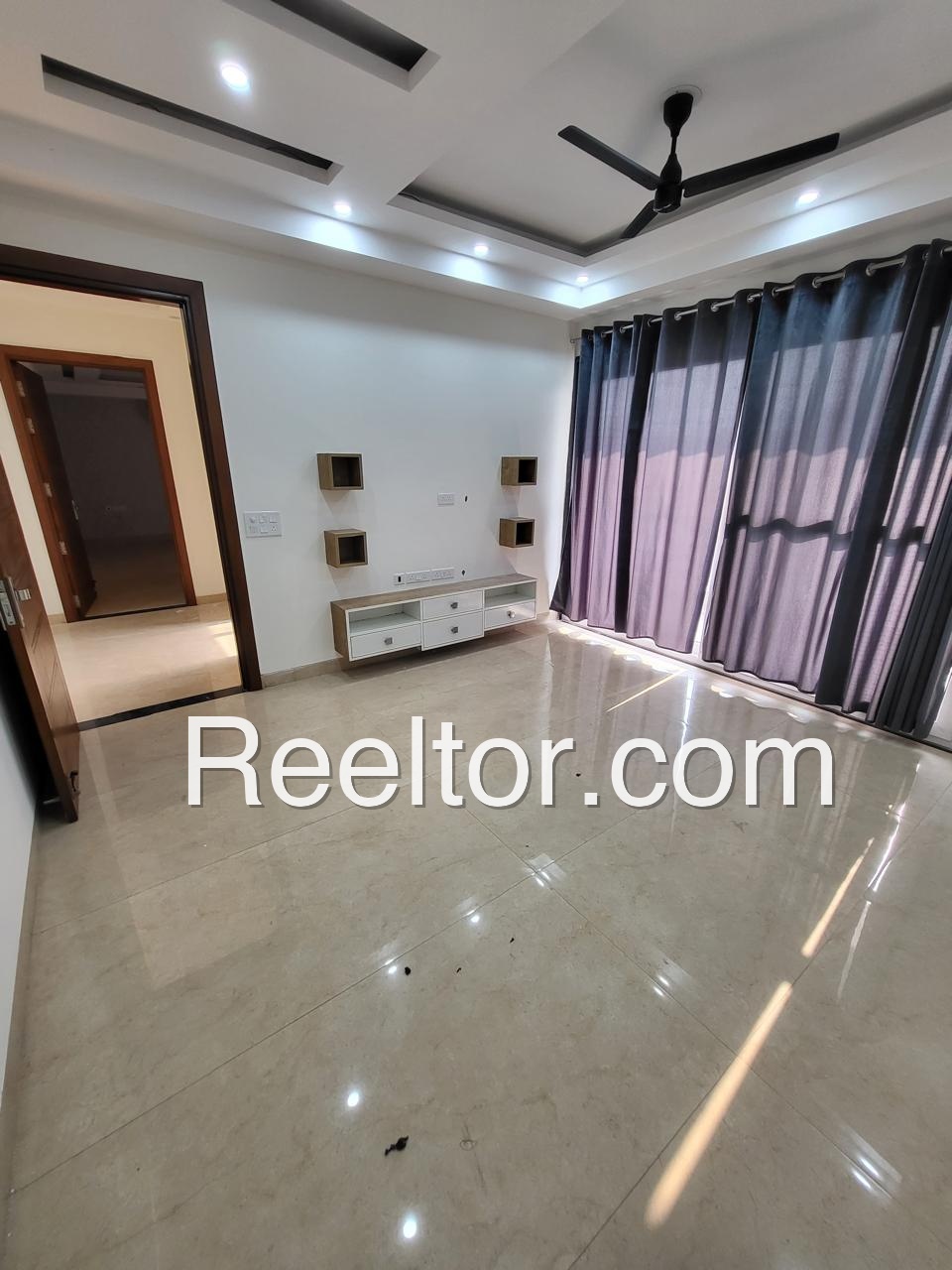 Shop For Rent In Kudus Wada