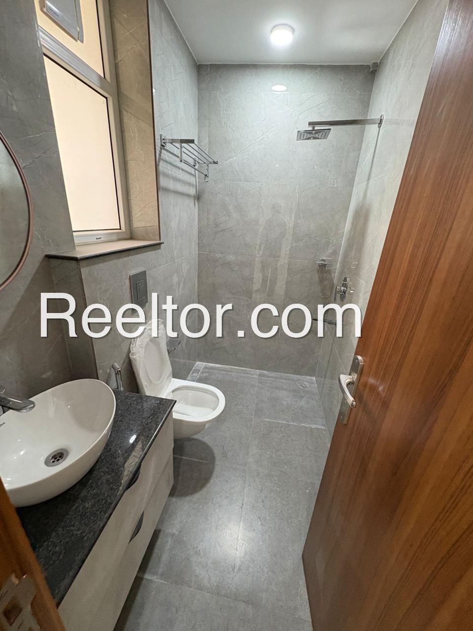 Flat For Sale In Piparia Udebhanpur Tilhar