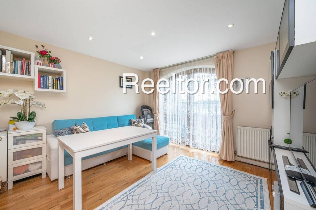 Flat For Sale In Berayun Gangdhar