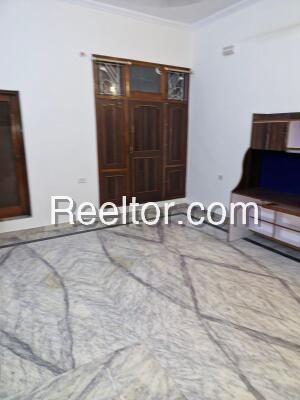 Pg For Rent In Girawar Maham