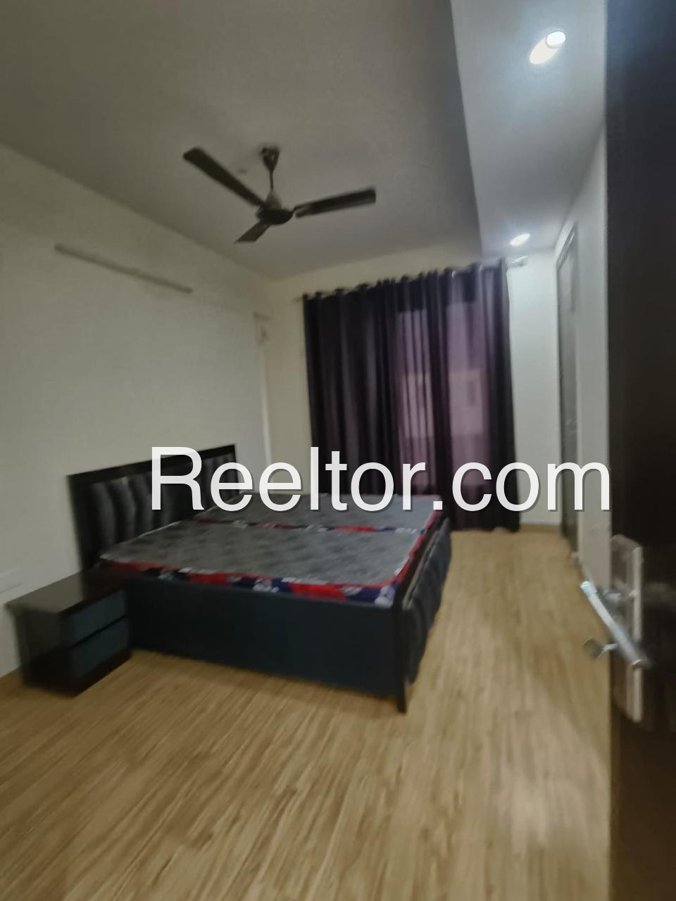 Villa For Sale In Manglod Deh